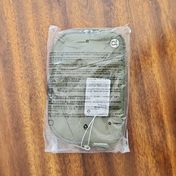 SOLD - NWT Lululemon Everywhere Belt Bag 1L - Green - Picture 7 of 9